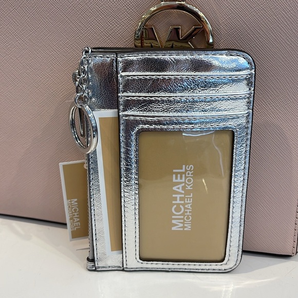 MICHAEL KORS
Jet Set Travel Small Top Zip Coin Pouch With ID
Silver 
NWT - Picture 3 of 16